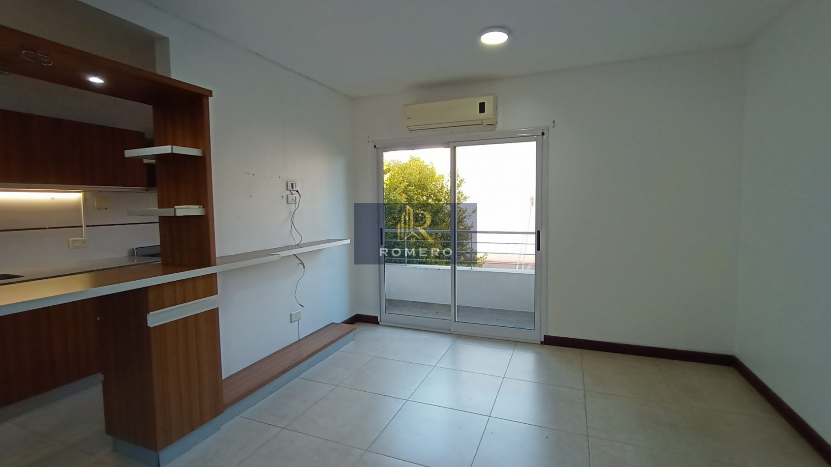 VENTA DEPARTAMENTO CON COCHERA SARANDI