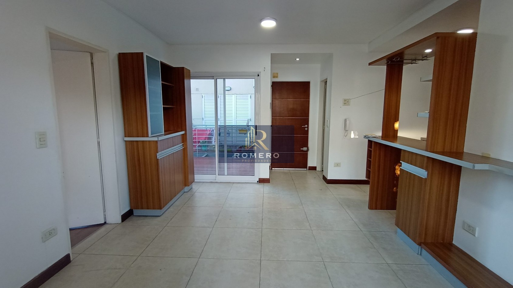 VENTA DEPARTAMENTO CON COCHERA SARANDI