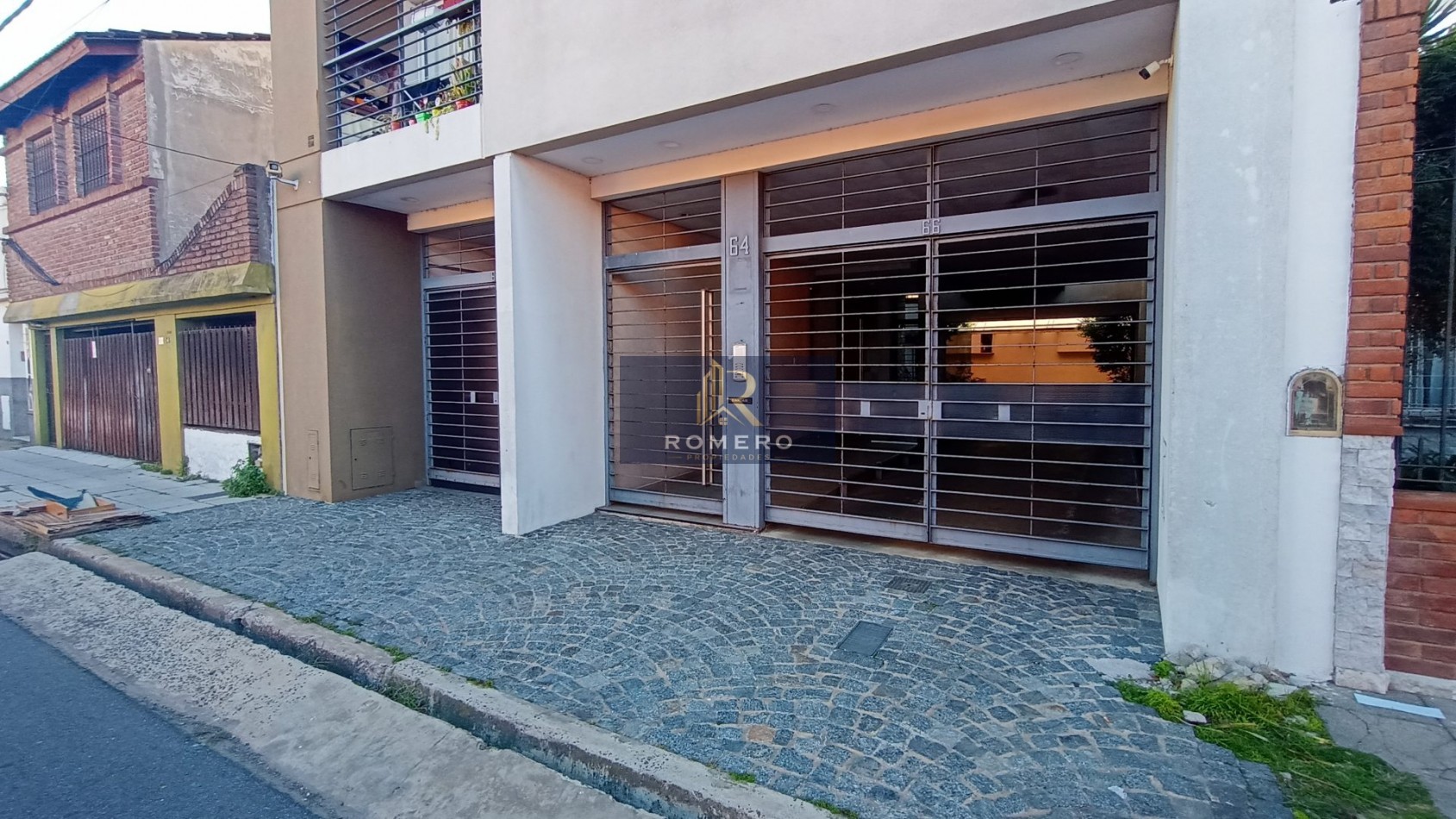VENTA DEPARTAMENTO CON COCHERA SARANDI