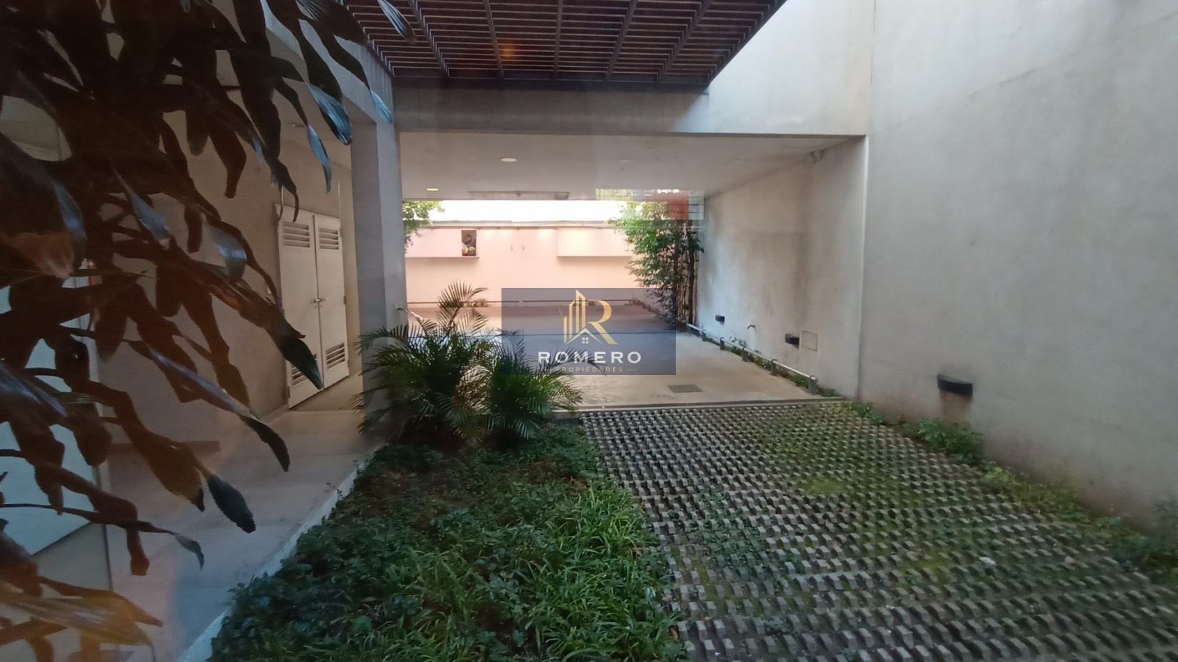 VENTA DEPARTAMENTO CON COCHERA SARANDI