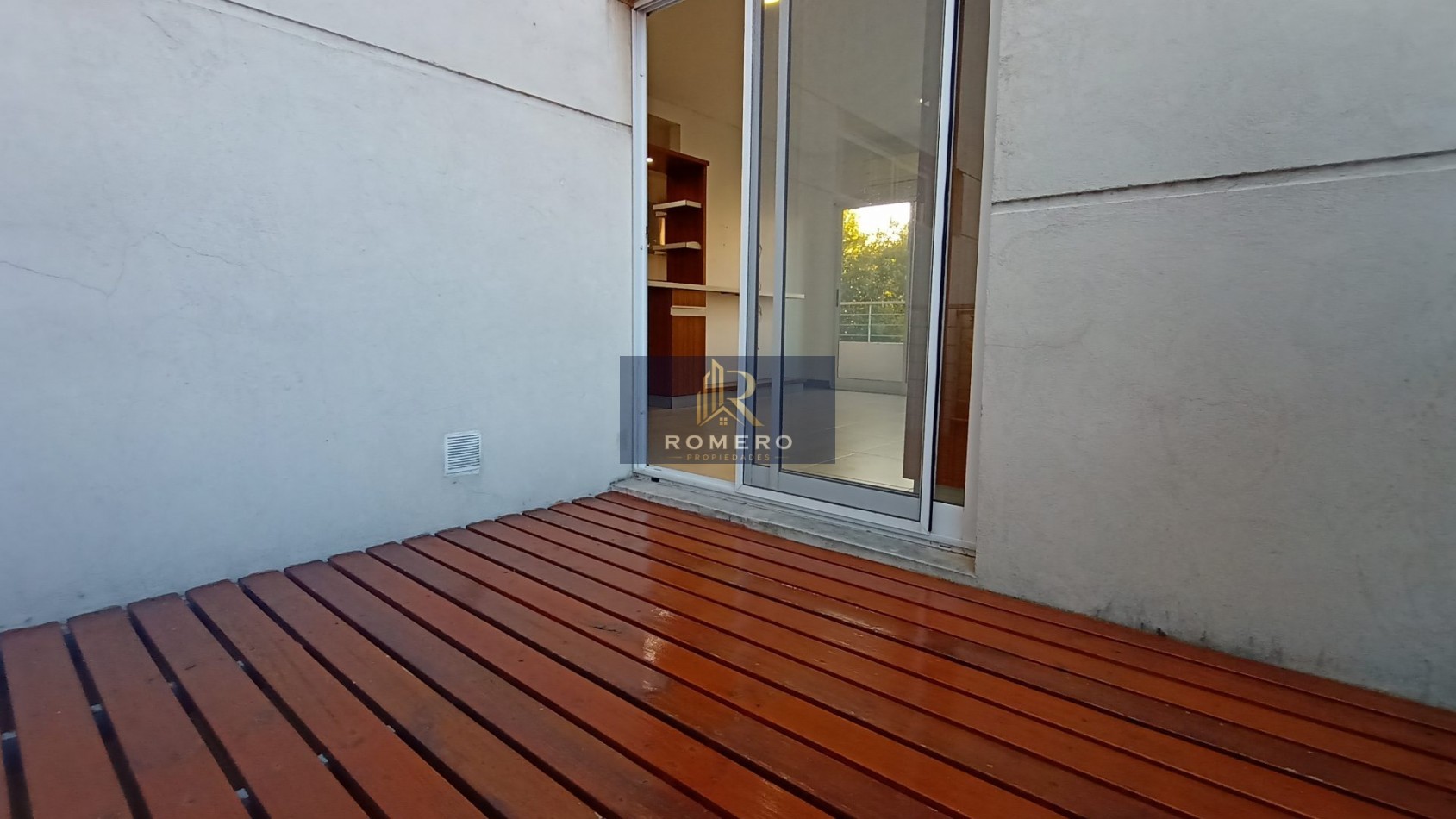 VENTA DEPARTAMENTO CON COCHERA SARANDI