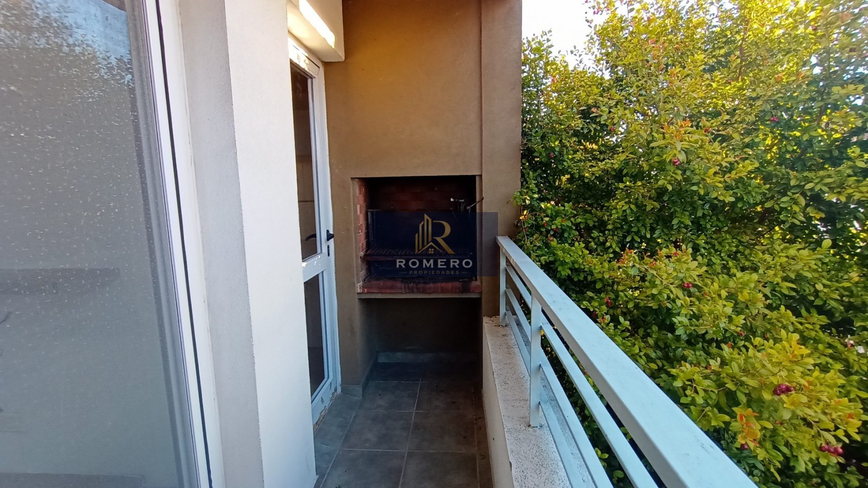 VENTA DEPARTAMENTO CON COCHERA SARANDI