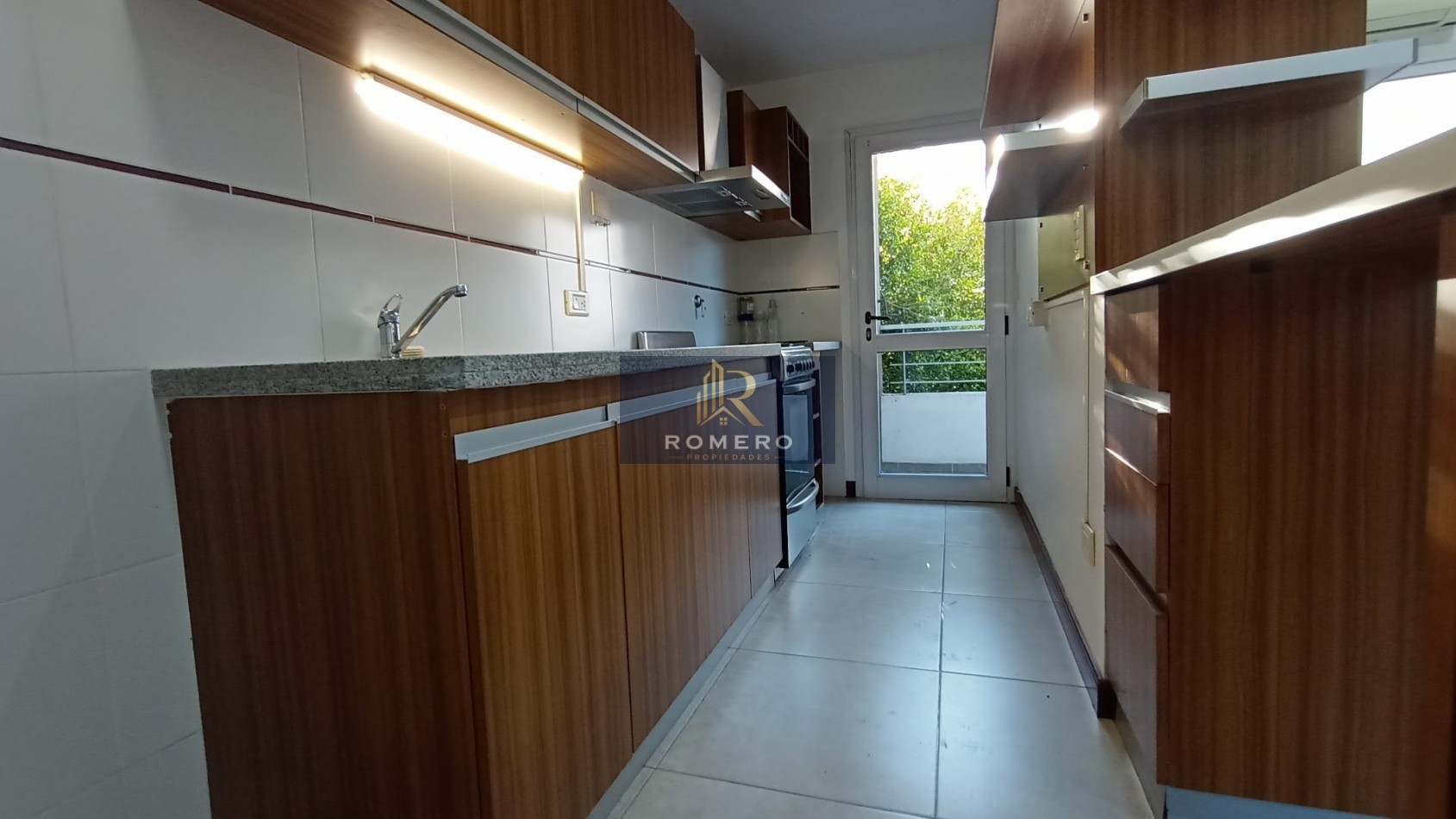 VENTA DEPARTAMENTO CON COCHERA SARANDI